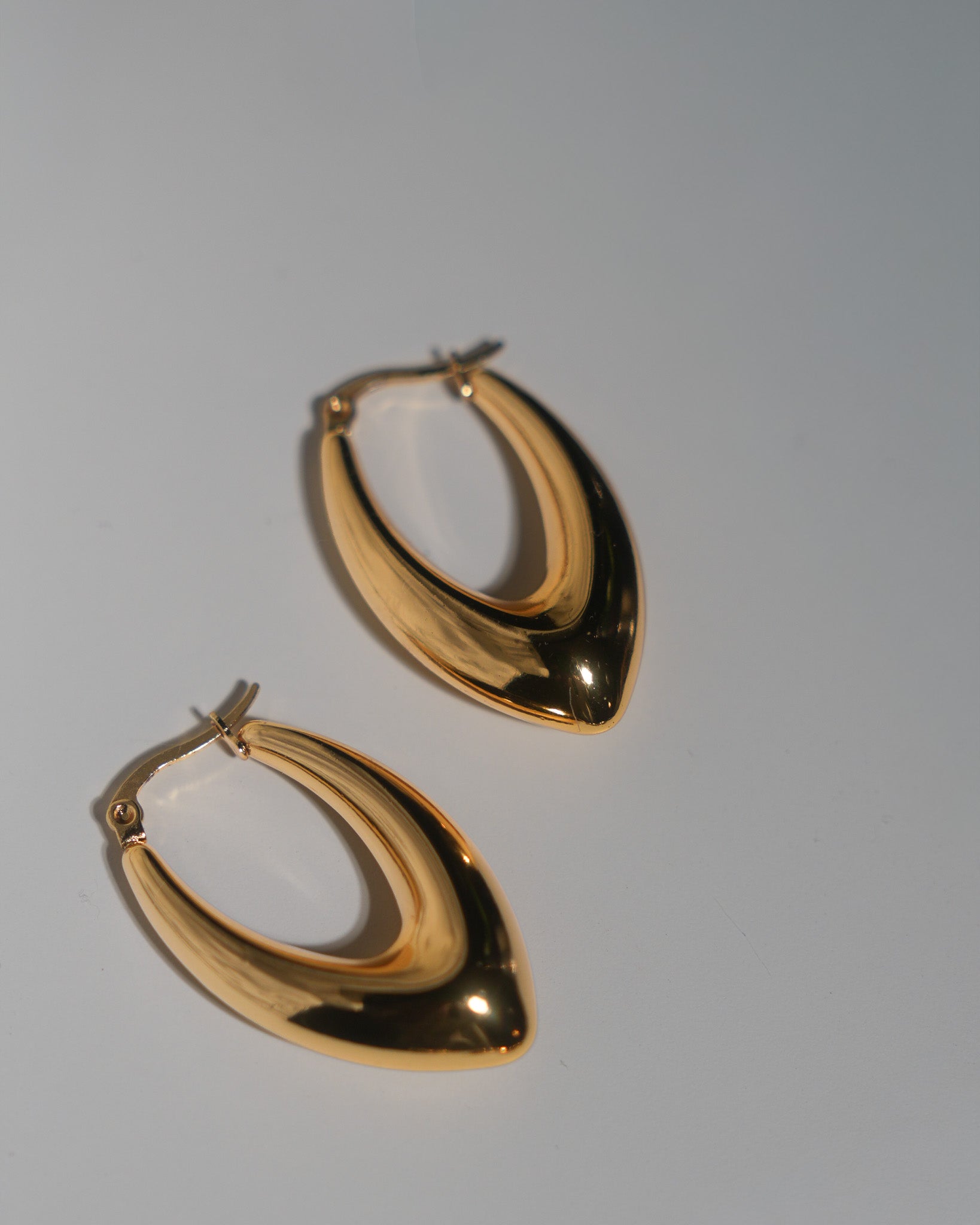 Luna hoops